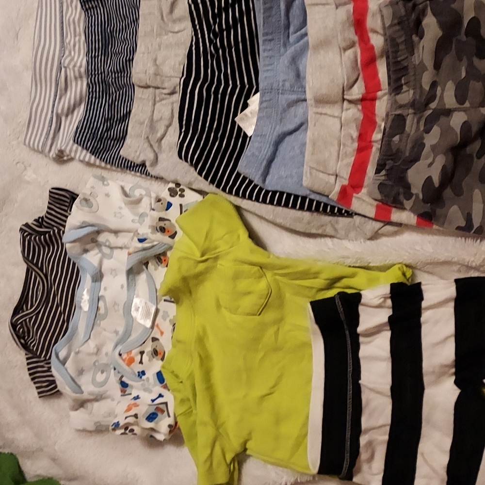 Random bottoms and onsies  12 pieces.